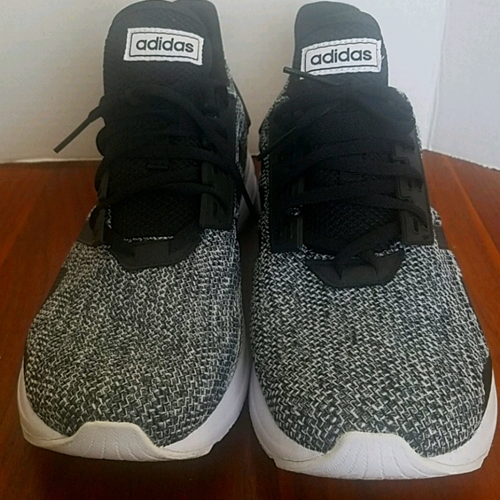 Adidas size 10 men's tennis shoes